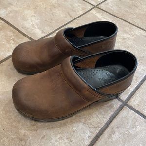 Dansko brown leather clogs 40 9.5, 10